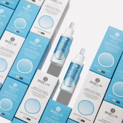 Nawilżające serum poprawiające napięcie z 4% kwasu hialuronowego, 10% kompleksu aminokwasów i 25% kompleksu peptydów biomimetycznych 30ml